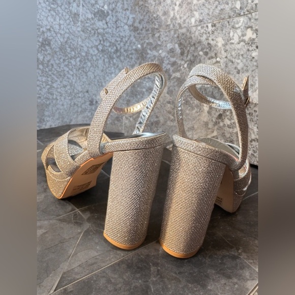 NEW Women’s Platform Chunky 5” Silver Sequined Heels Open Toe/Heel Size 8.5 - Picture 6 of 12